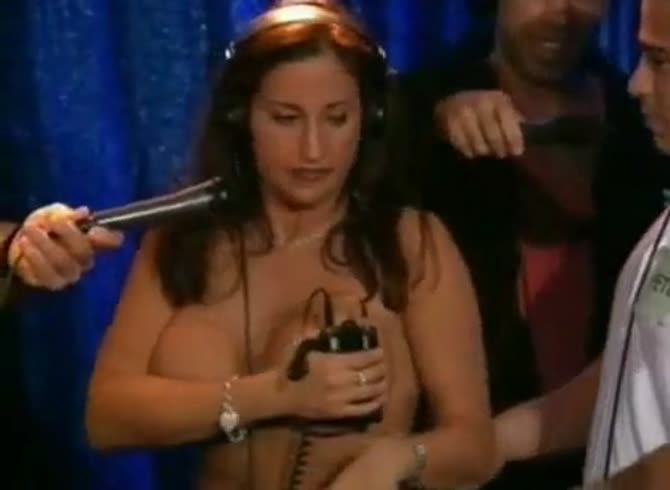 Video :Brother and father seeing sister's big tits in gameshow